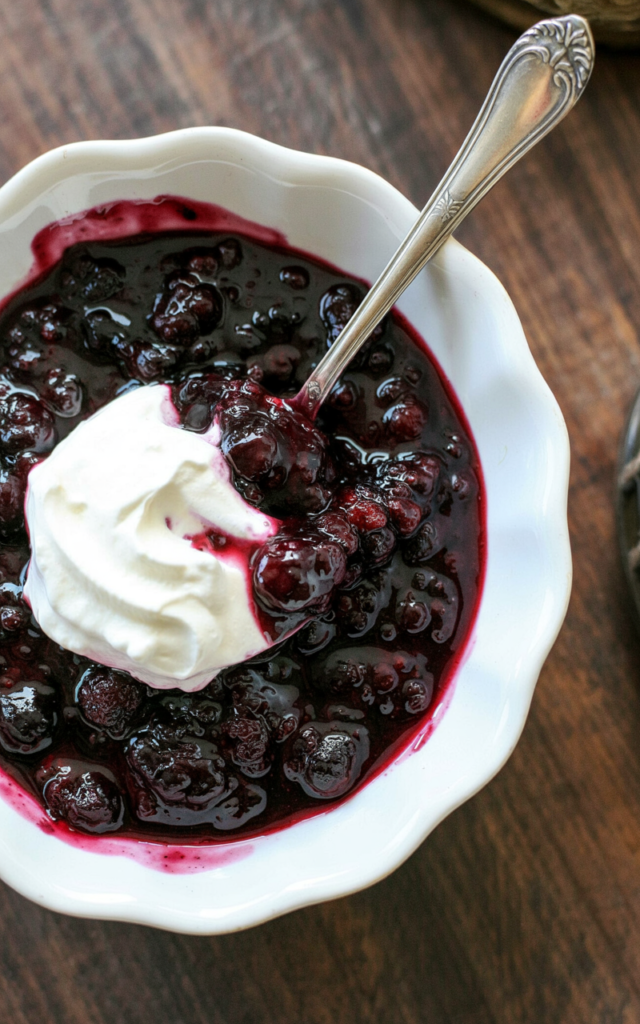 Baked Brie with Blueberry Sauce – A Sweet & Savory Appetizer