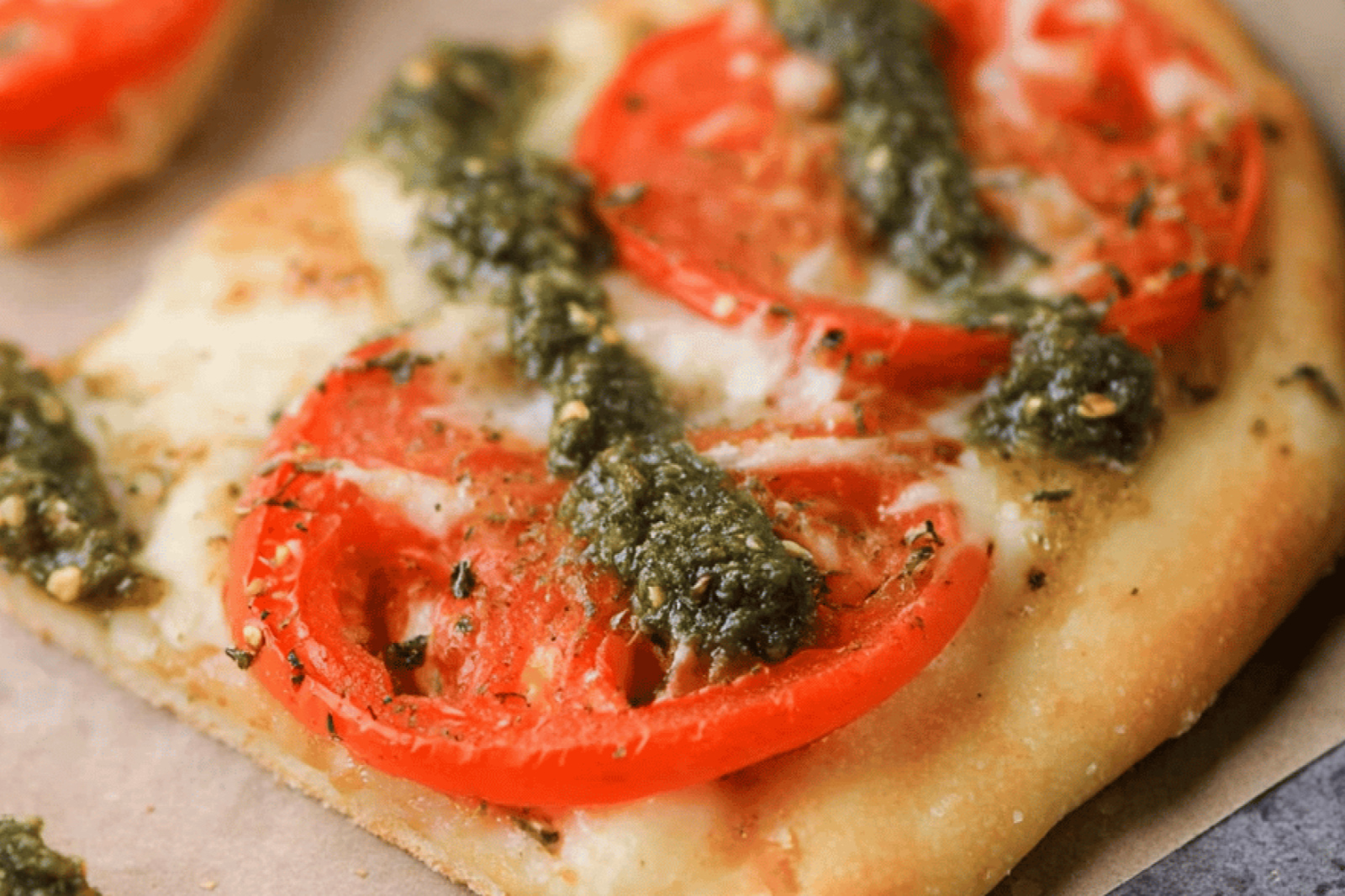 Quick Pesto Flatbread Margarita Pizza