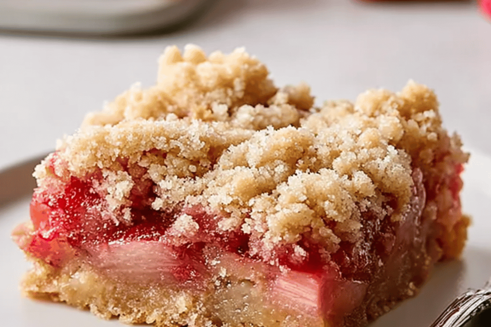 Strawberry Rhubarb Crumb Bars Delight