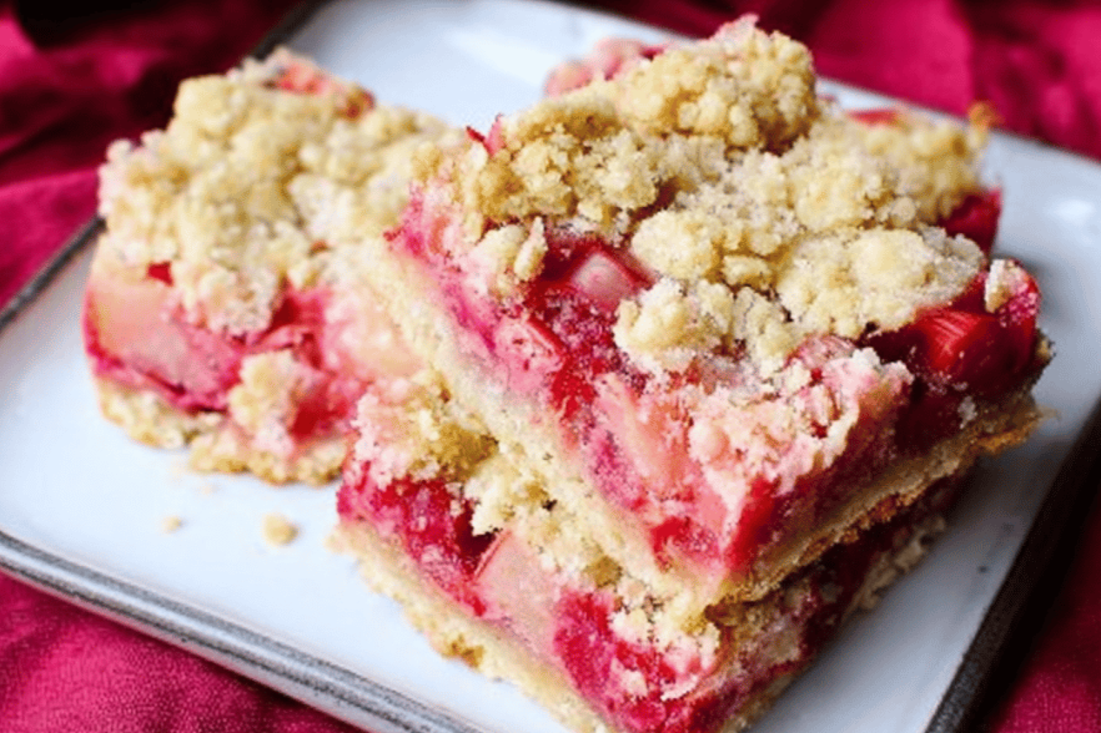 Tangy Rhubarb Oat Crumble Bars