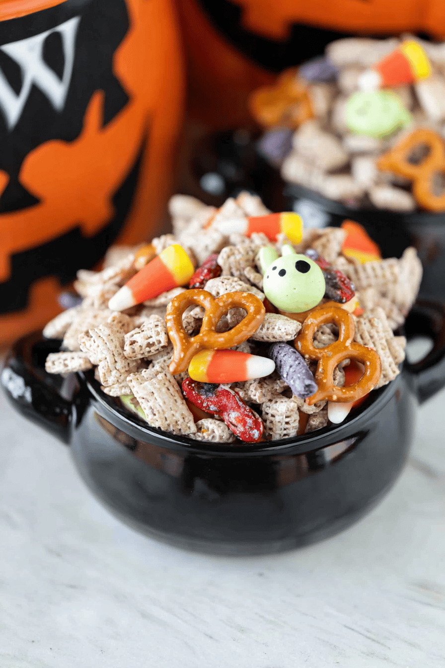 Sweet Crunchy Halloween Monster Munch