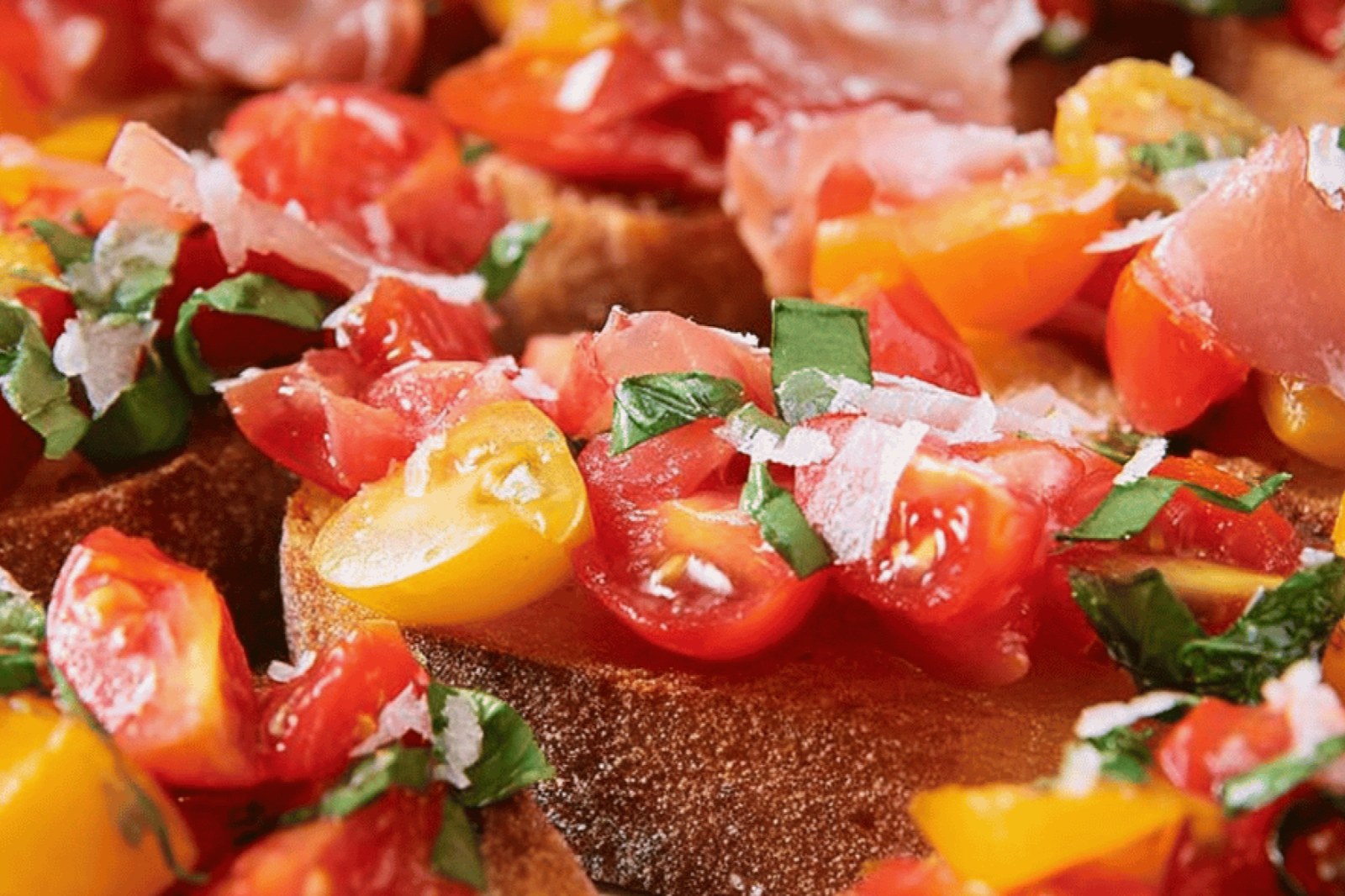 Fresh Tomato Basil Bruschetta in 20 Minutes