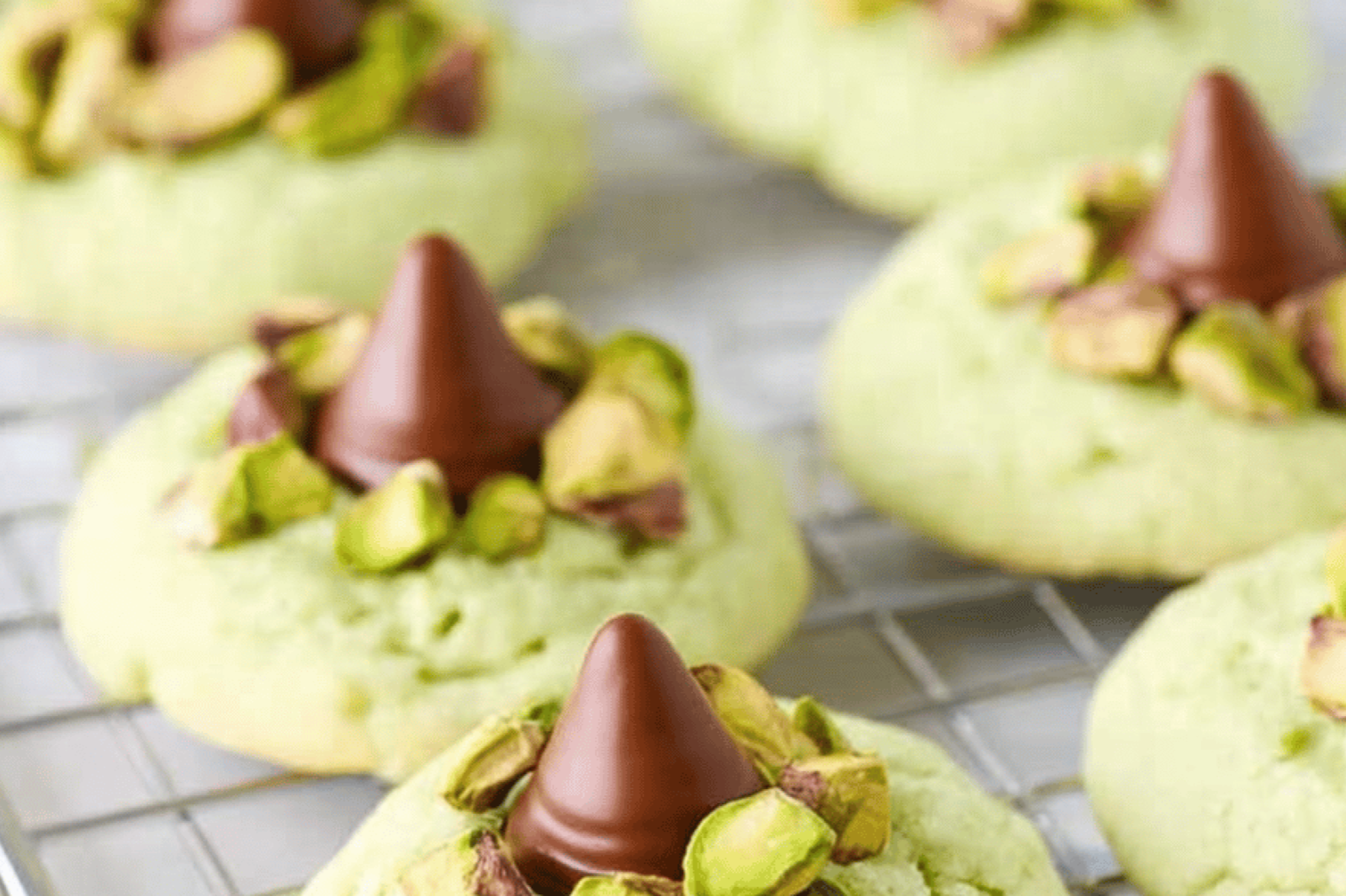 Pistachio Kiss Cookies with Pudding